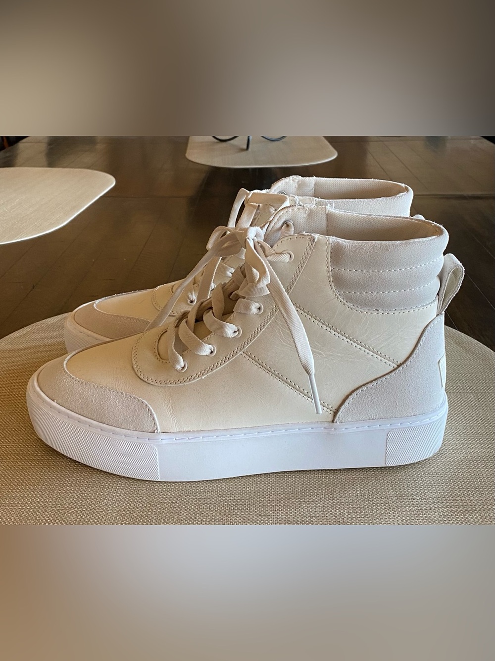 Women’s UGG Zilo High Top Sneaker Shoes Size 9 NEW